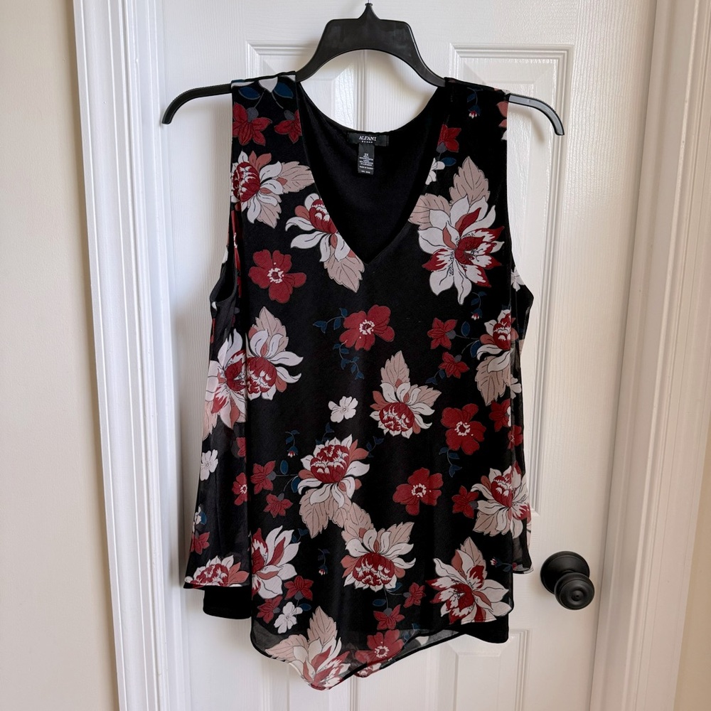 Alfani floral sleeveless v-neck overlay tank top hankerchief hem 2X NWOT